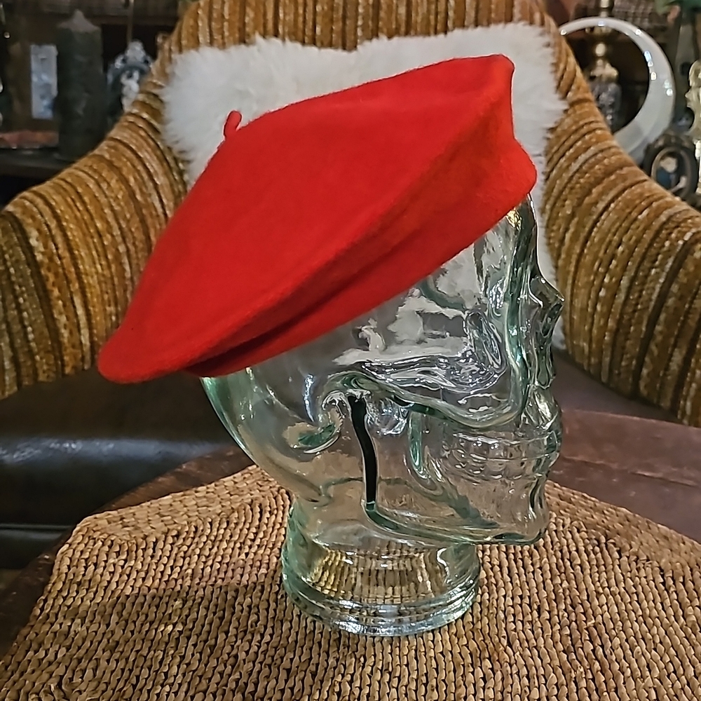 Red wool beret - Picture 3 of 5